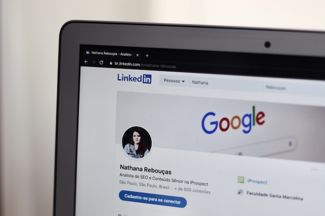 linkedin prompts